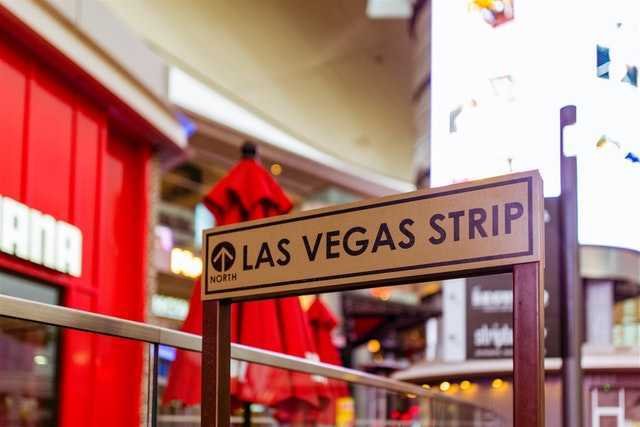 las vegas strip sign